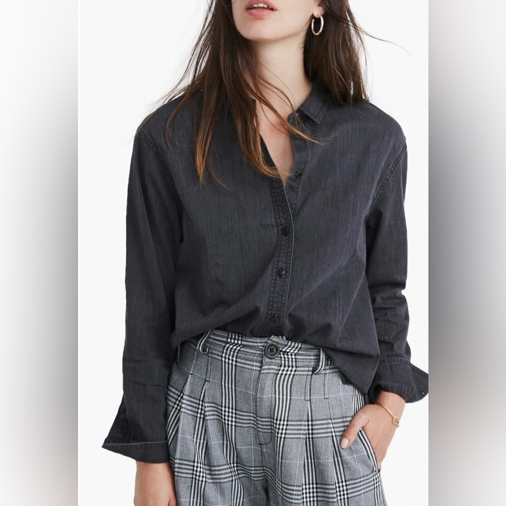 Black Button-Up Shirt, size m